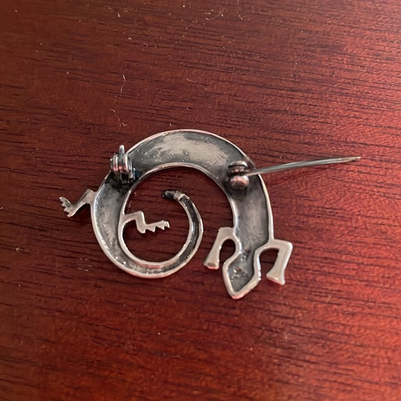 Sterling Silver Navaho designed lapel pin - Picture 3 of 3